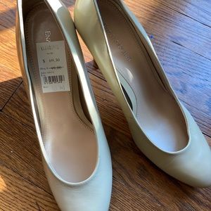 Enzo Angiolini beige pumps